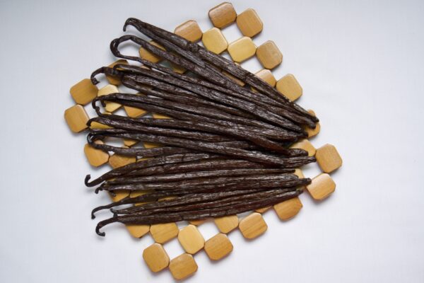 WhatsApp Image 2025-05-11 at 14.29.49 (1) Bourbony Gourmet 100g, 16 - 19cm ( 23 gousses)